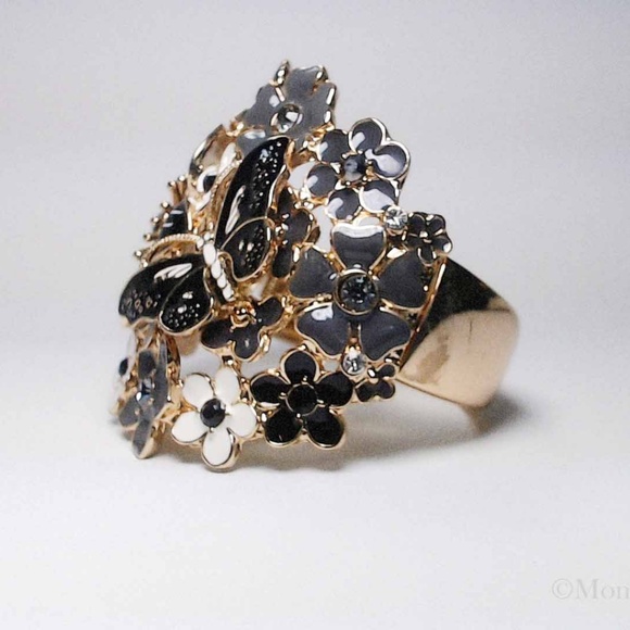 Cluster Flowers Black Gray enamal hinge Bracelet - Picture 4 of 4